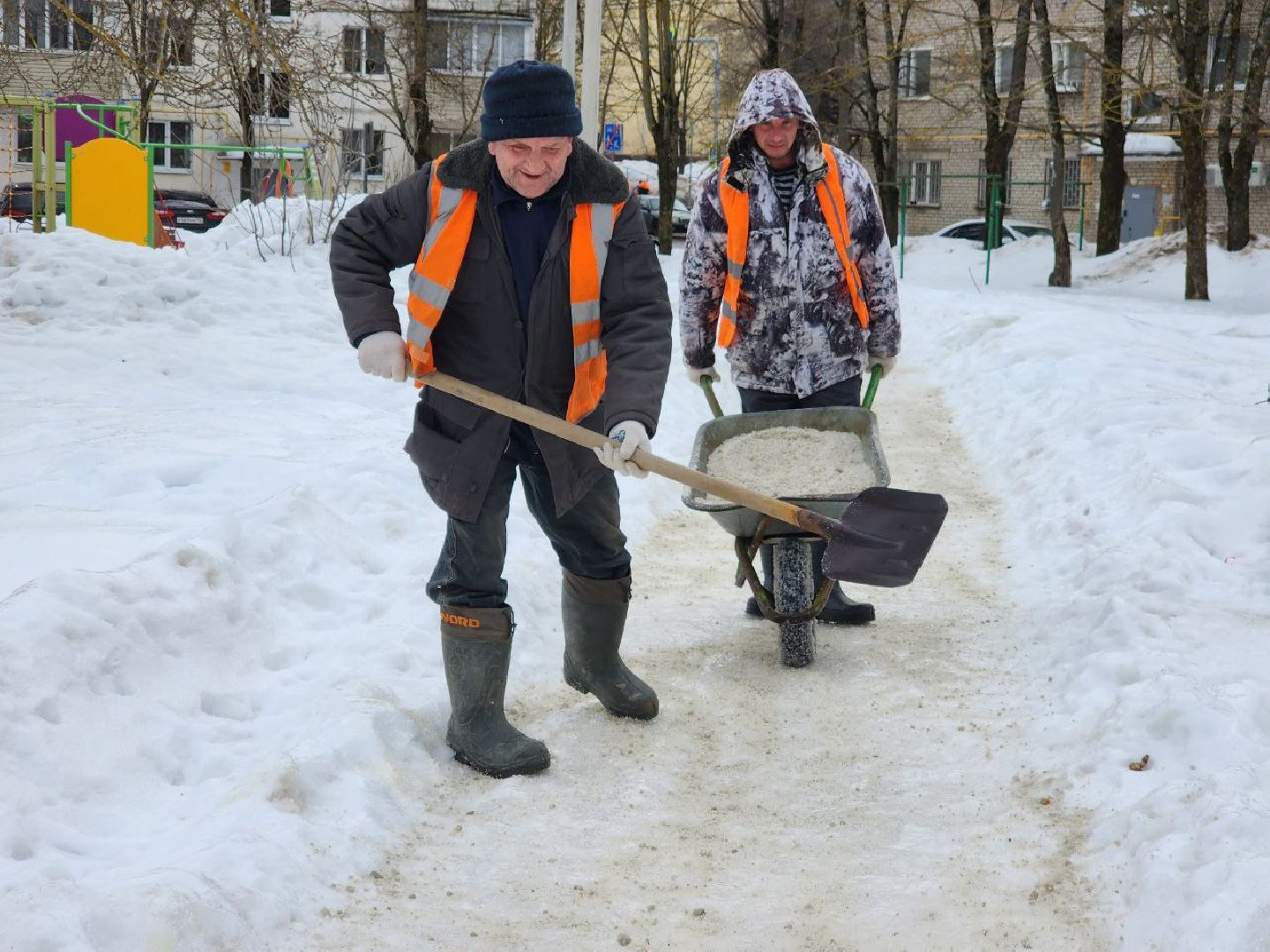 можайск, можайский городской округ, подмосковье, коммунальные службы, лед, наледь, уборка территории, дорожные службы,