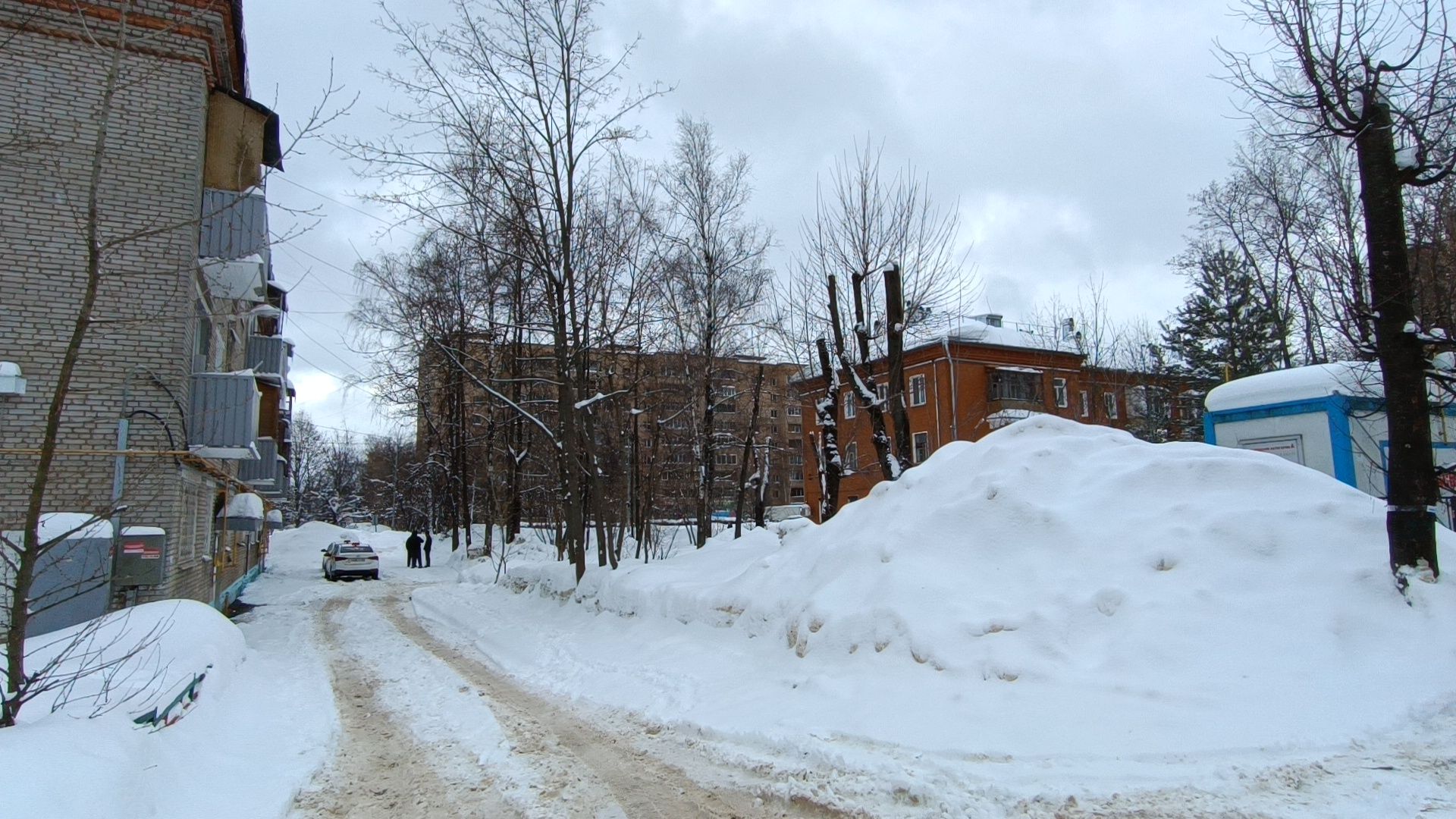 Лобня, дороги, дворы, автомобили,