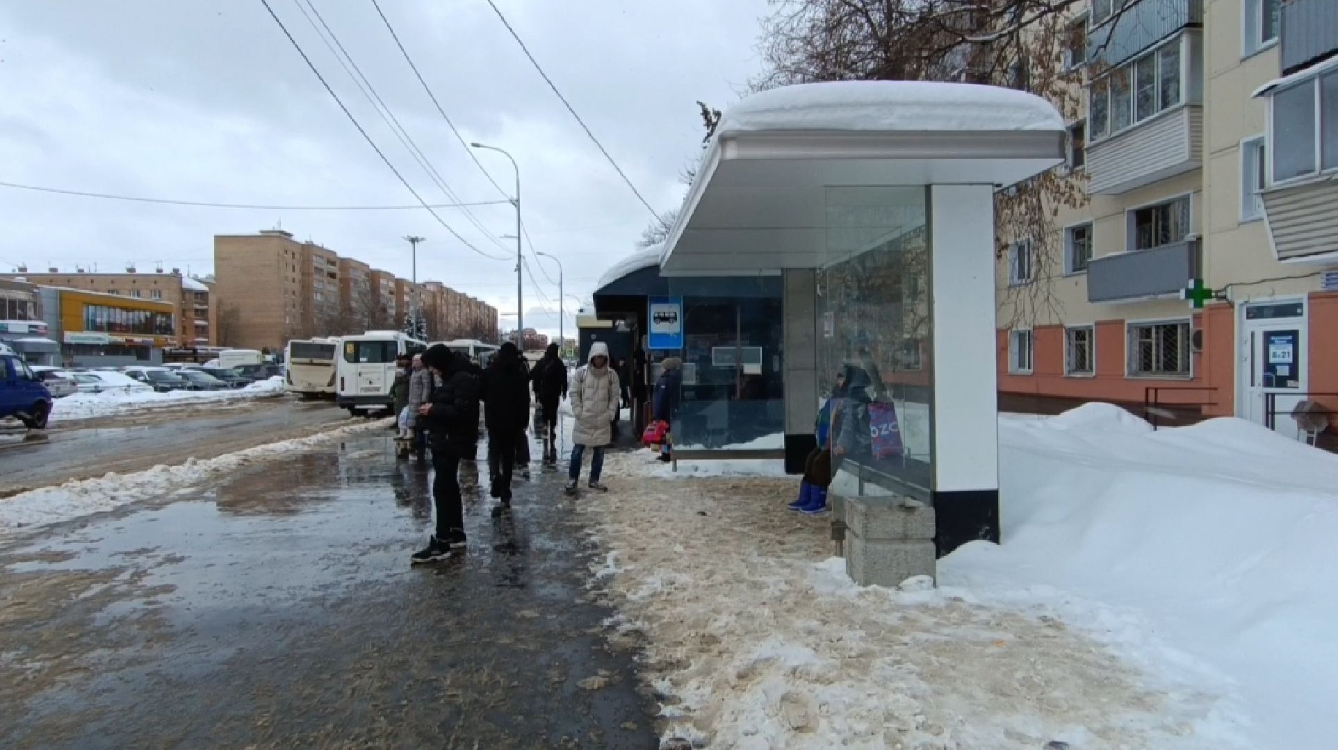 Лобня, дороги, дворы, автомобили,