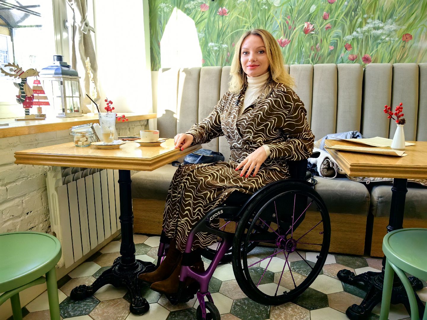 Модель, подиум, инвалид, коляска,