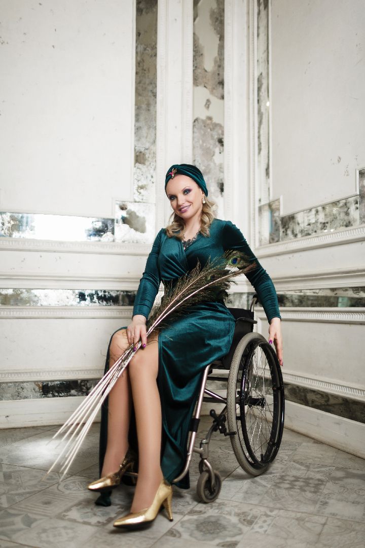 Модель, подиум, инвалид, коляска,