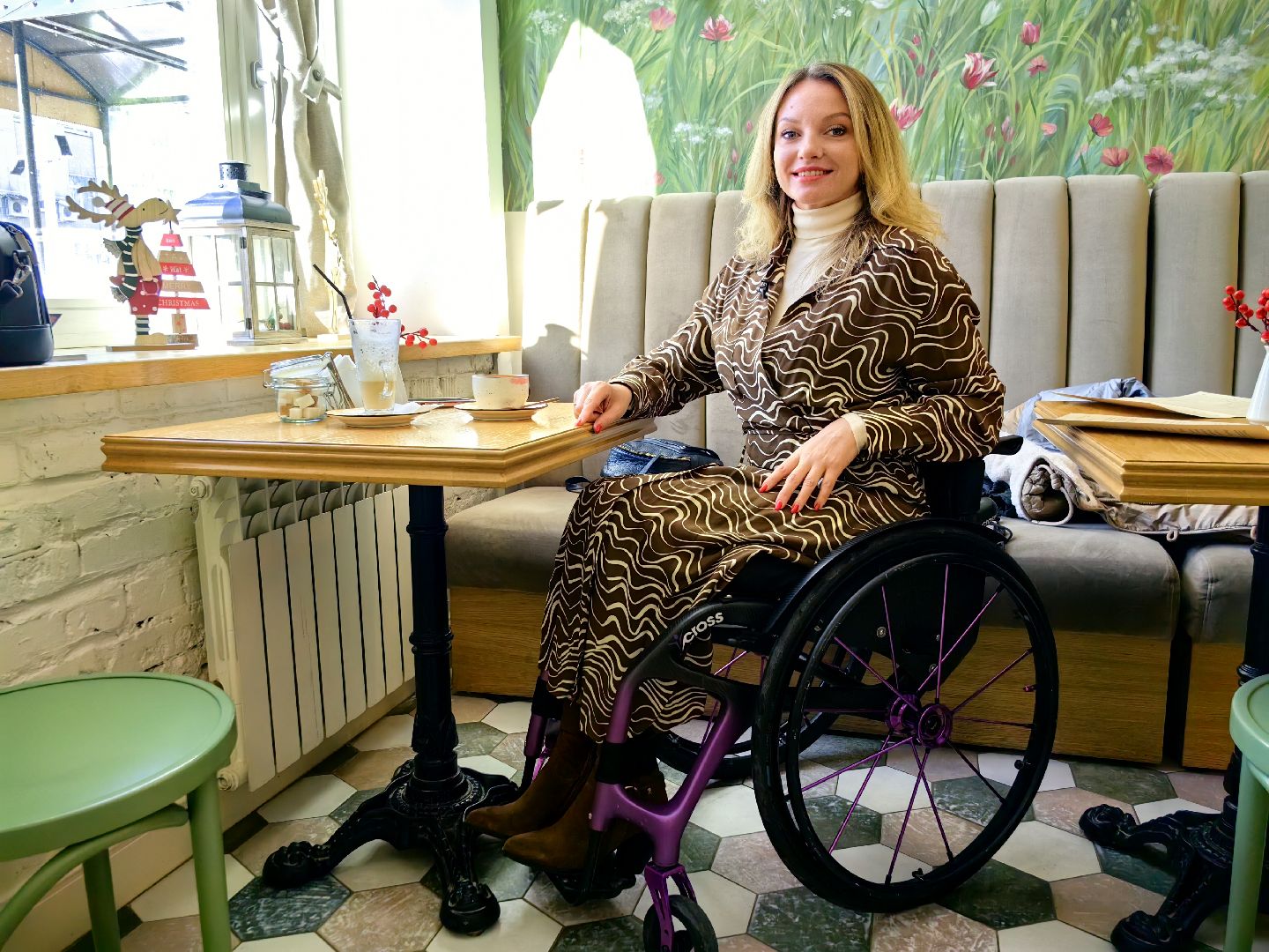 Модель, подиум, инвалид, коляска,