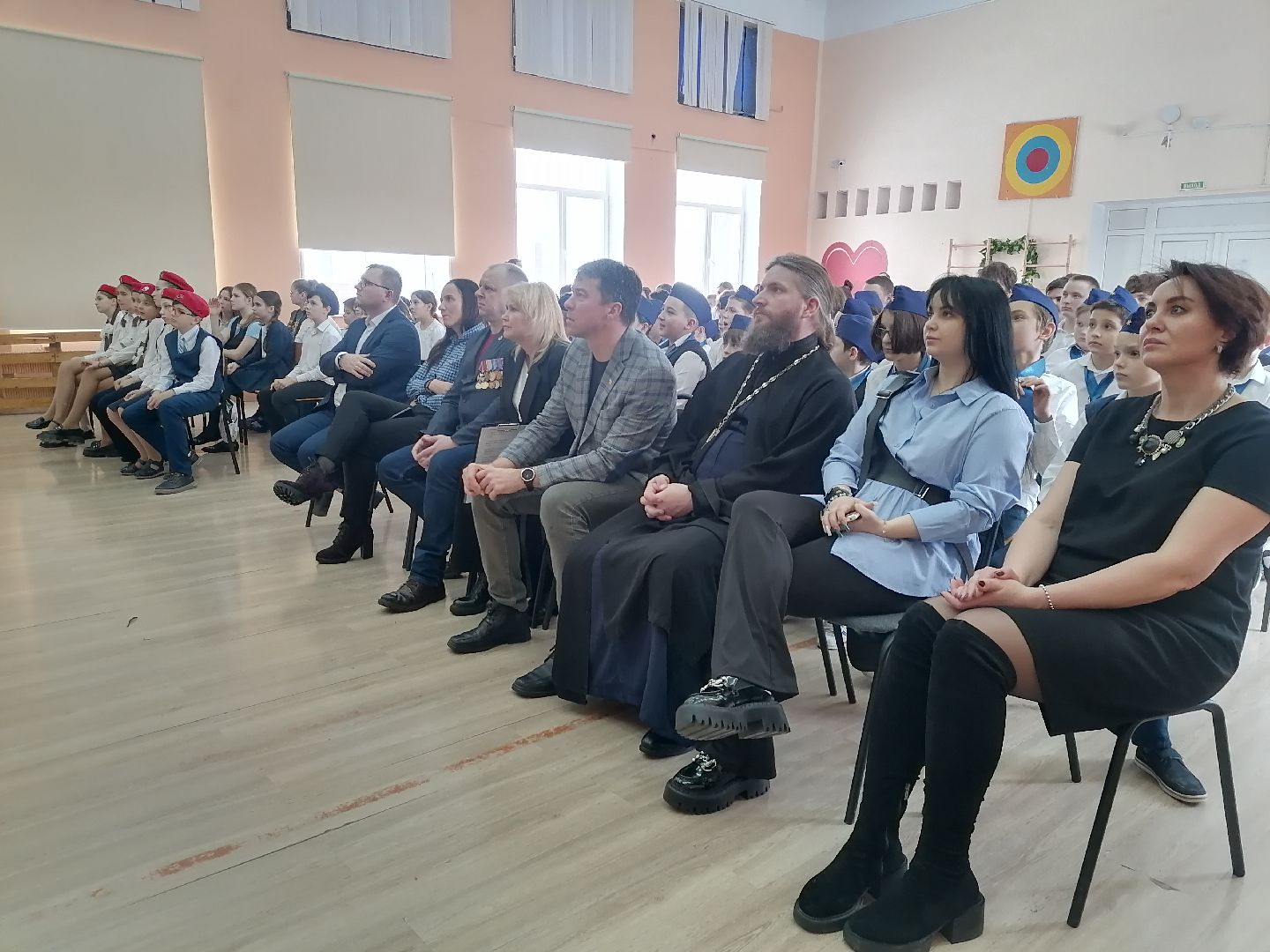 Школа, герои, парта героя,