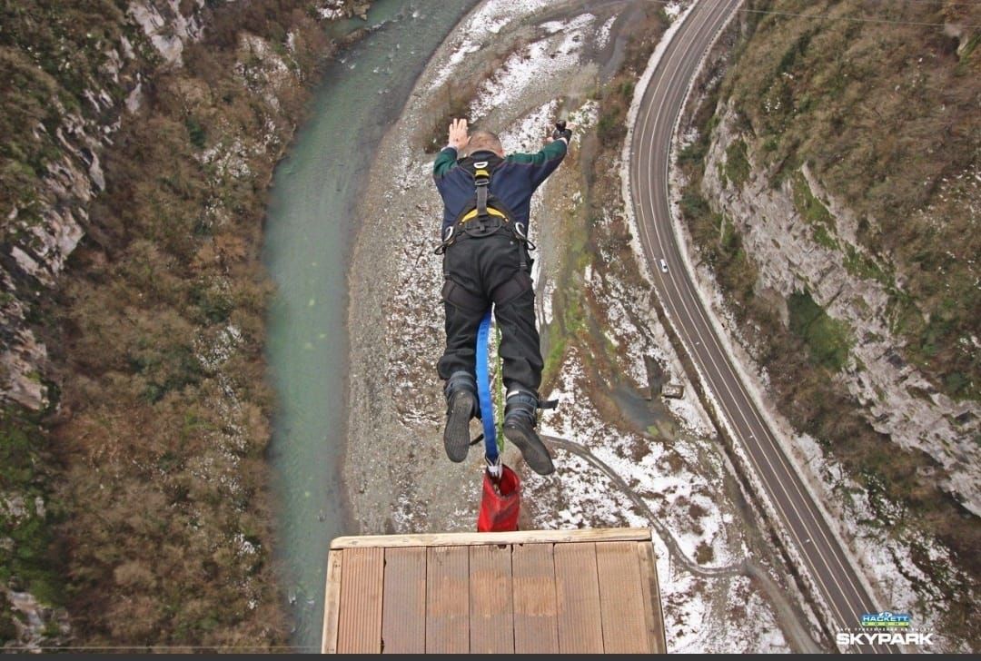 Сочи, банджи-прыжки, пенсионер-экстремал