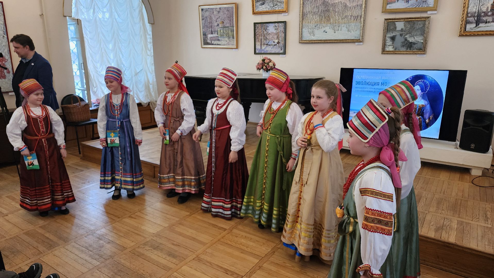 кашира, краеведческий музей, среднее поочье, каменный век, эволюция моды, выставка, народный костюм, реконструкция,