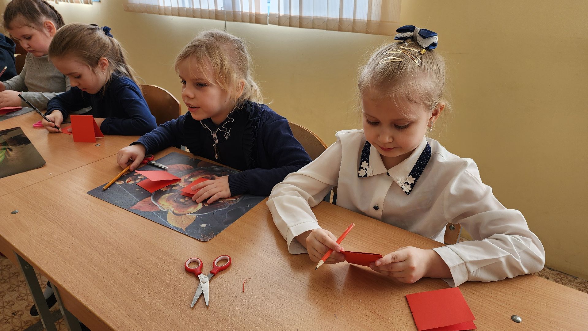 кашира, школа современного дизайна, цдо, конкурс науки и творчества, мельница, картон, бумага, юный дизайнер,