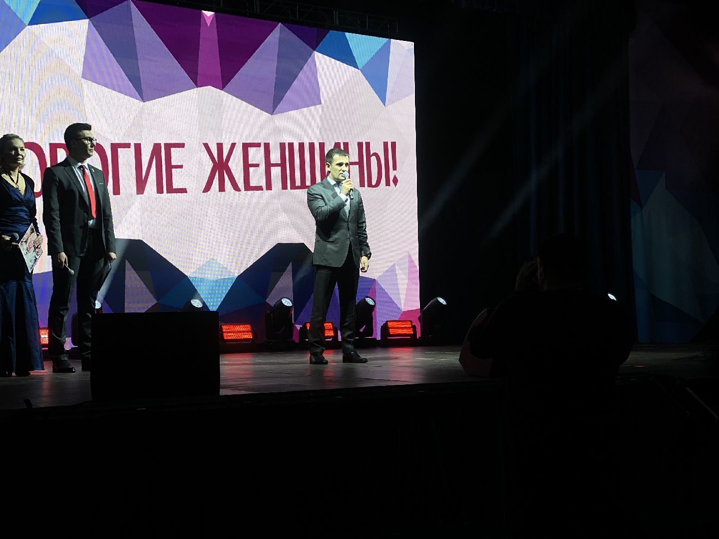 международный женский день, Денис Майданов, Дворец спорта, семьи участников сво, глава ленинского городского округа,