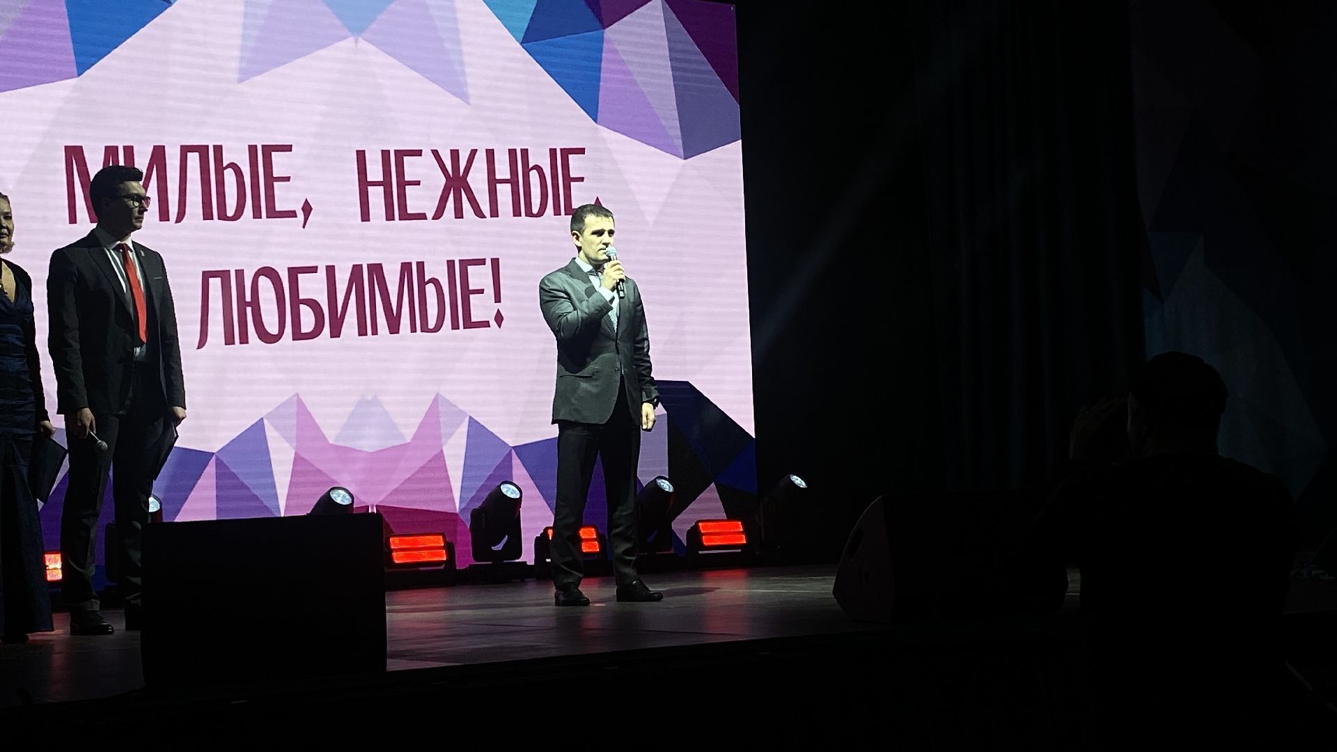 международный женский день, Денис Майданов, Дворец спорта, семьи участников сво, глава ленинского городского округа,