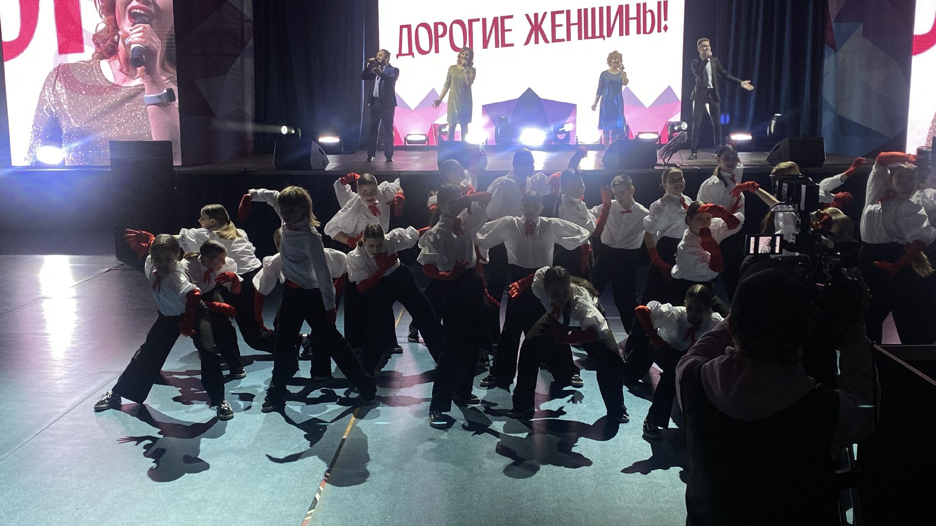 международный женский день, Денис Майданов, Дворец спорта, семьи участников сво, глава ленинского городского округа,