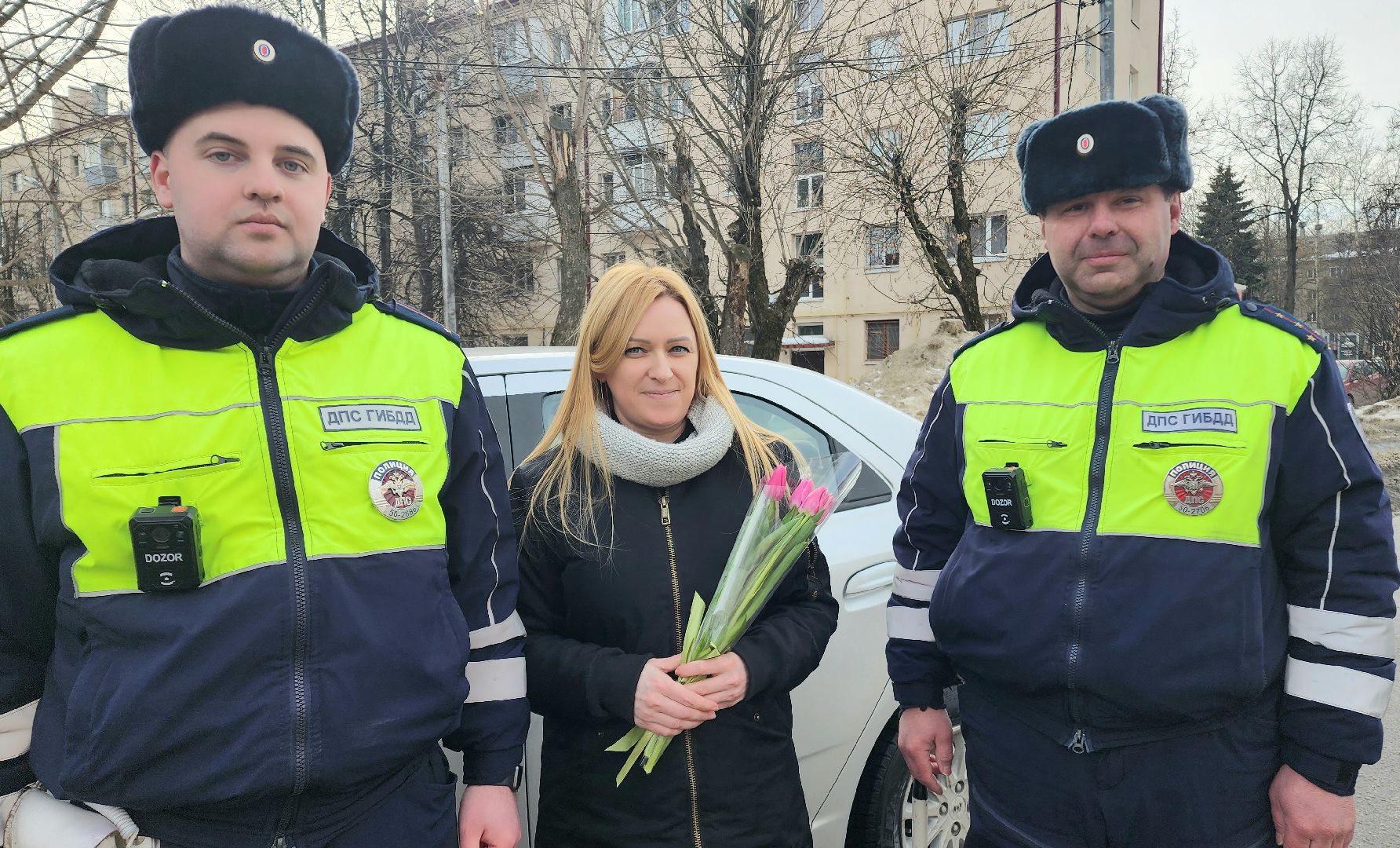 домодедово, подмосковье, ОГИБДД, Госавтоинспекция, Цветы автоледи, 8 марта, Международный женский день, Праздничный рейд, Полиция, Автоледи, Тюльпаны,