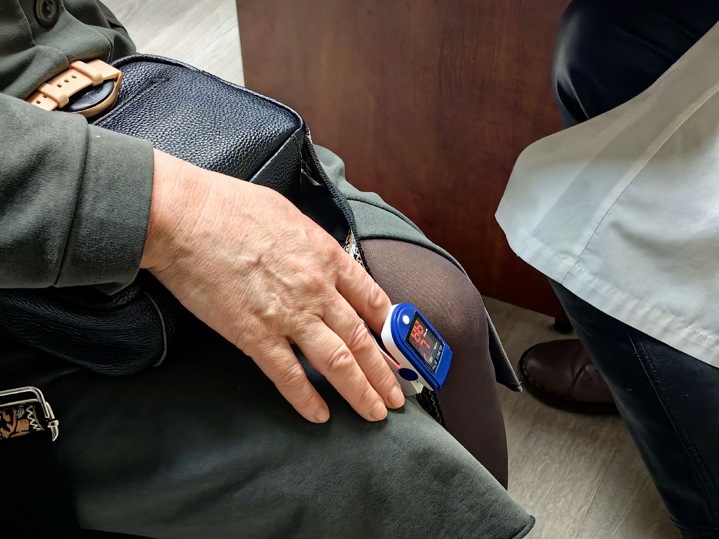 сотрудники, выездная обследование, анализ крови, давление,