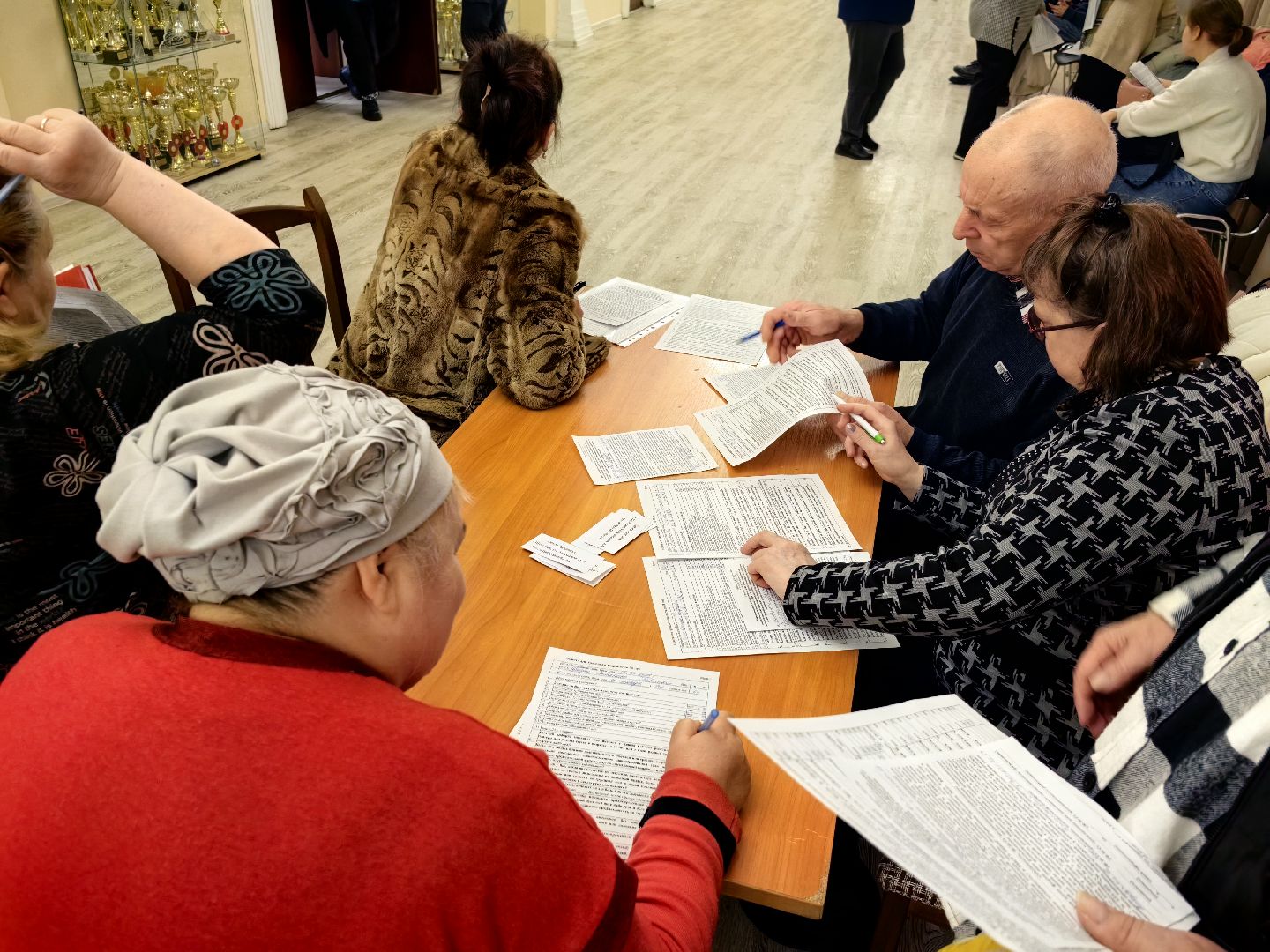 сотрудники, выездная обследование, анализ крови, давление,