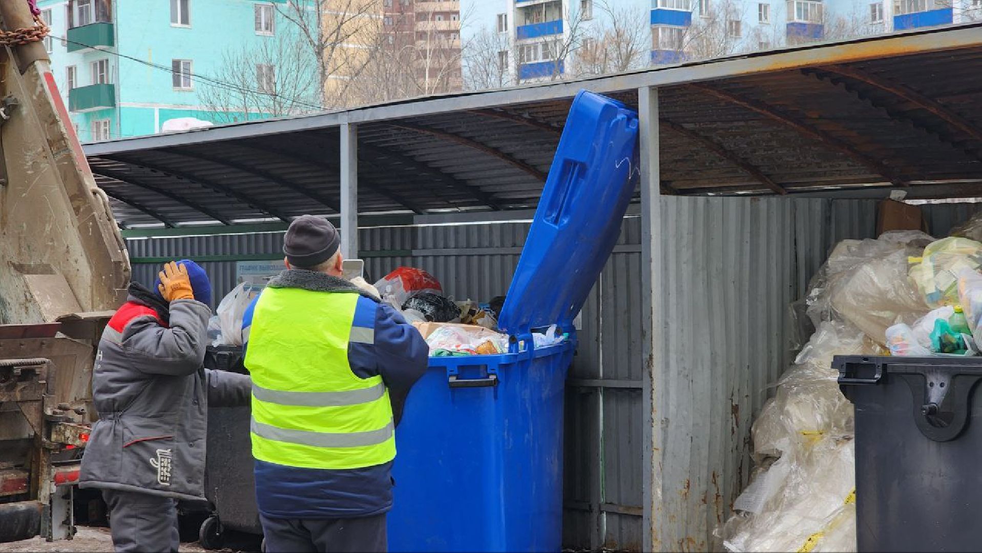 люберцы, глава городского округа люберцы владимир волков, контейнерные площадки, уборка мусора,