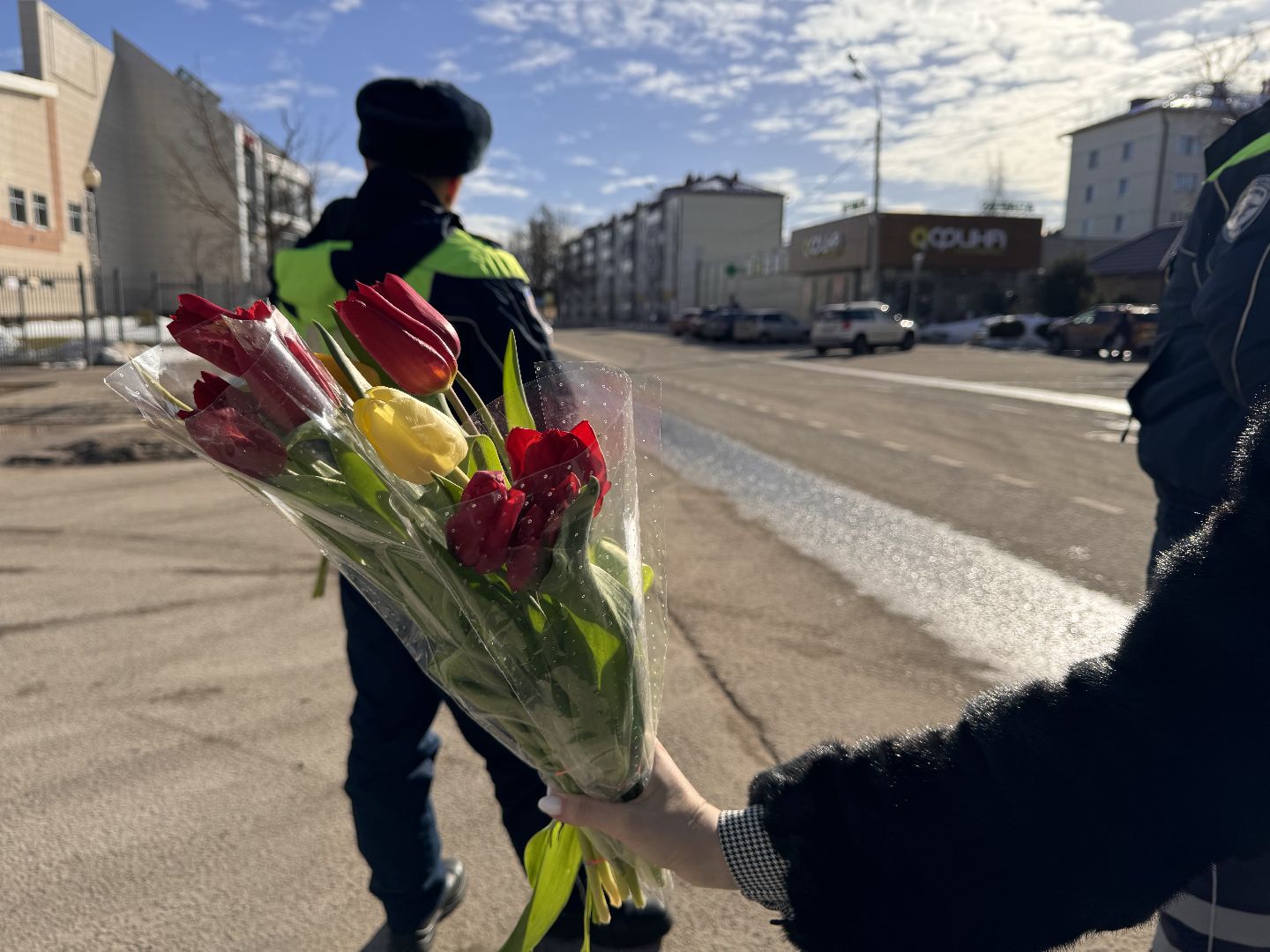 шаховская, букет для автоледи, госавтоинспекторы,