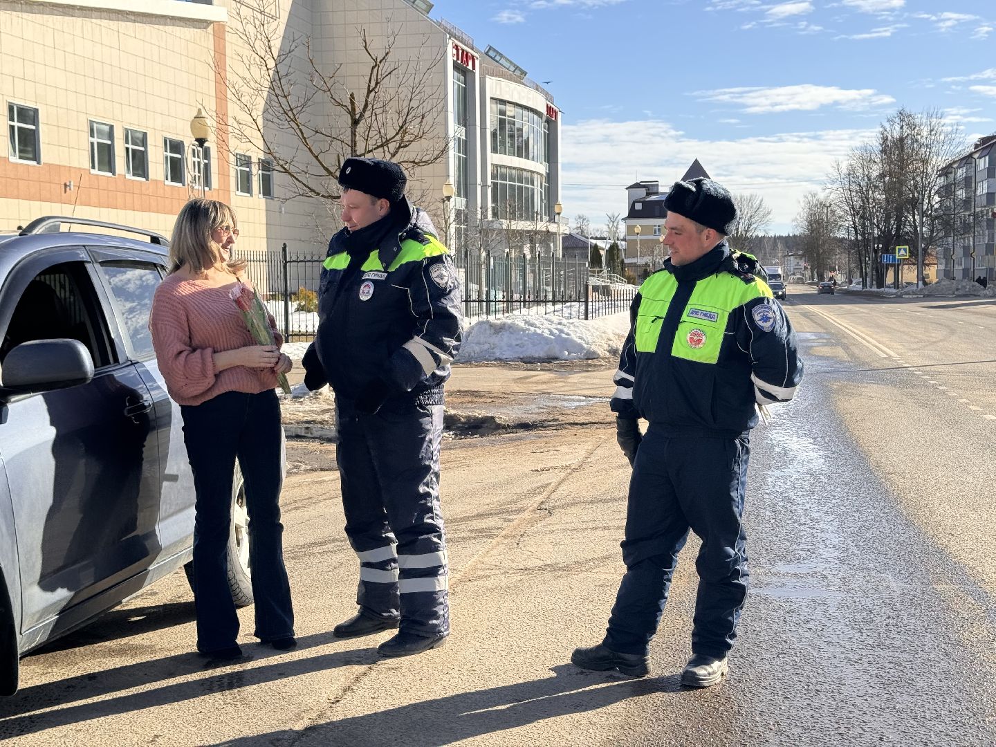 шаховская, букет для автоледи, госавтоинспекторы,