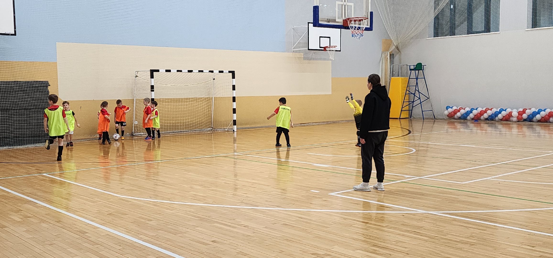 женщина-тренер, Стадион Авангард, Домодедово, футбол,