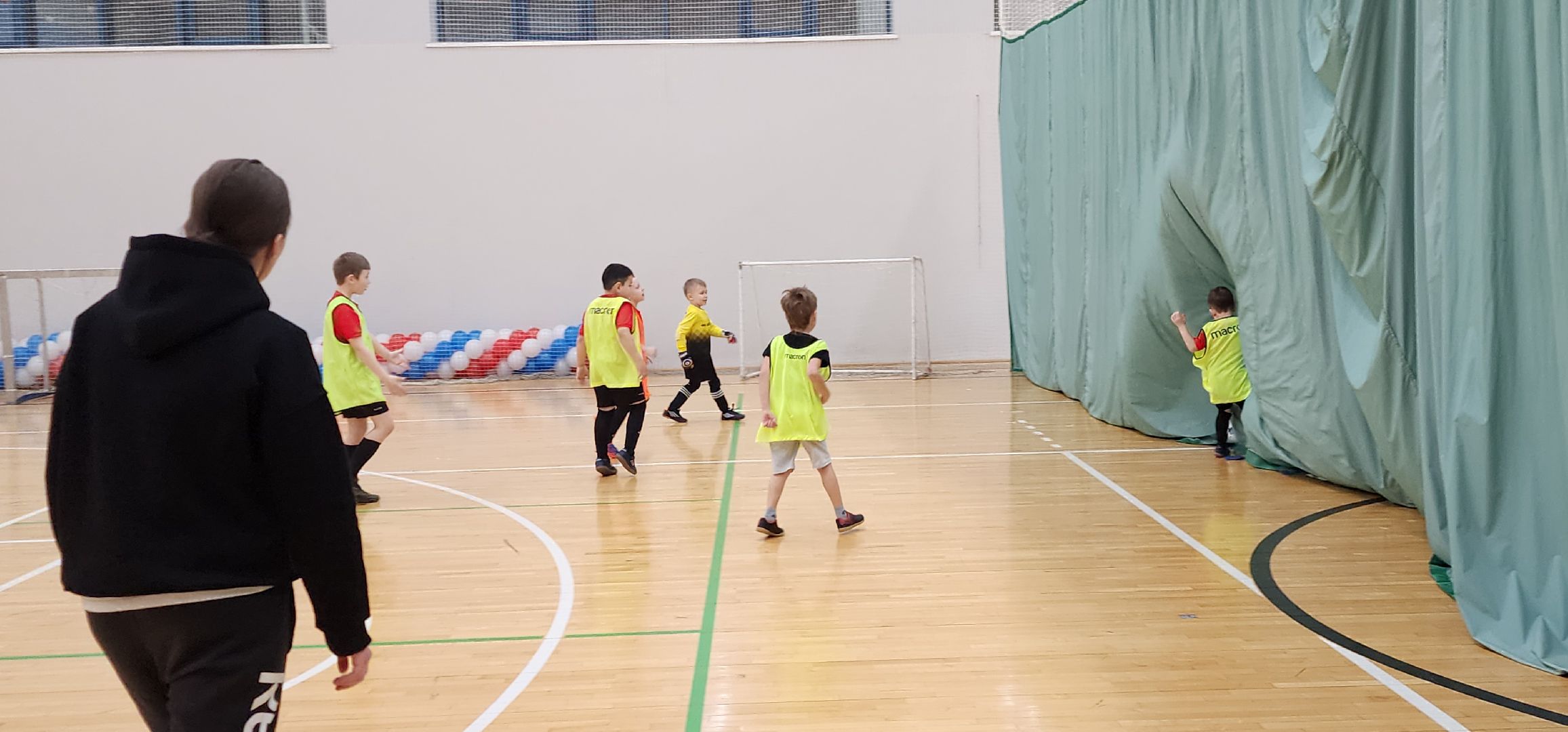 женщина-тренер, Стадион Авангард, Домодедово, футбол,