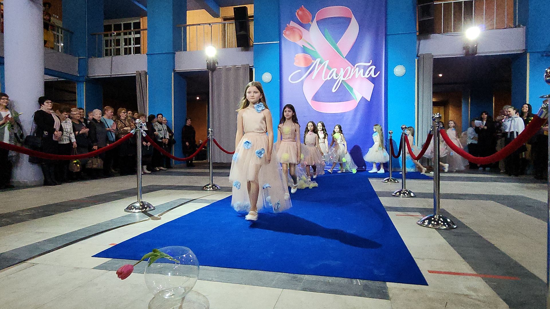 электросталь, мой город, жители города, праздник, 8 марта, концерт, дефиле, дефиле костюмов, депутат, депутат государственной думы, депутаты,