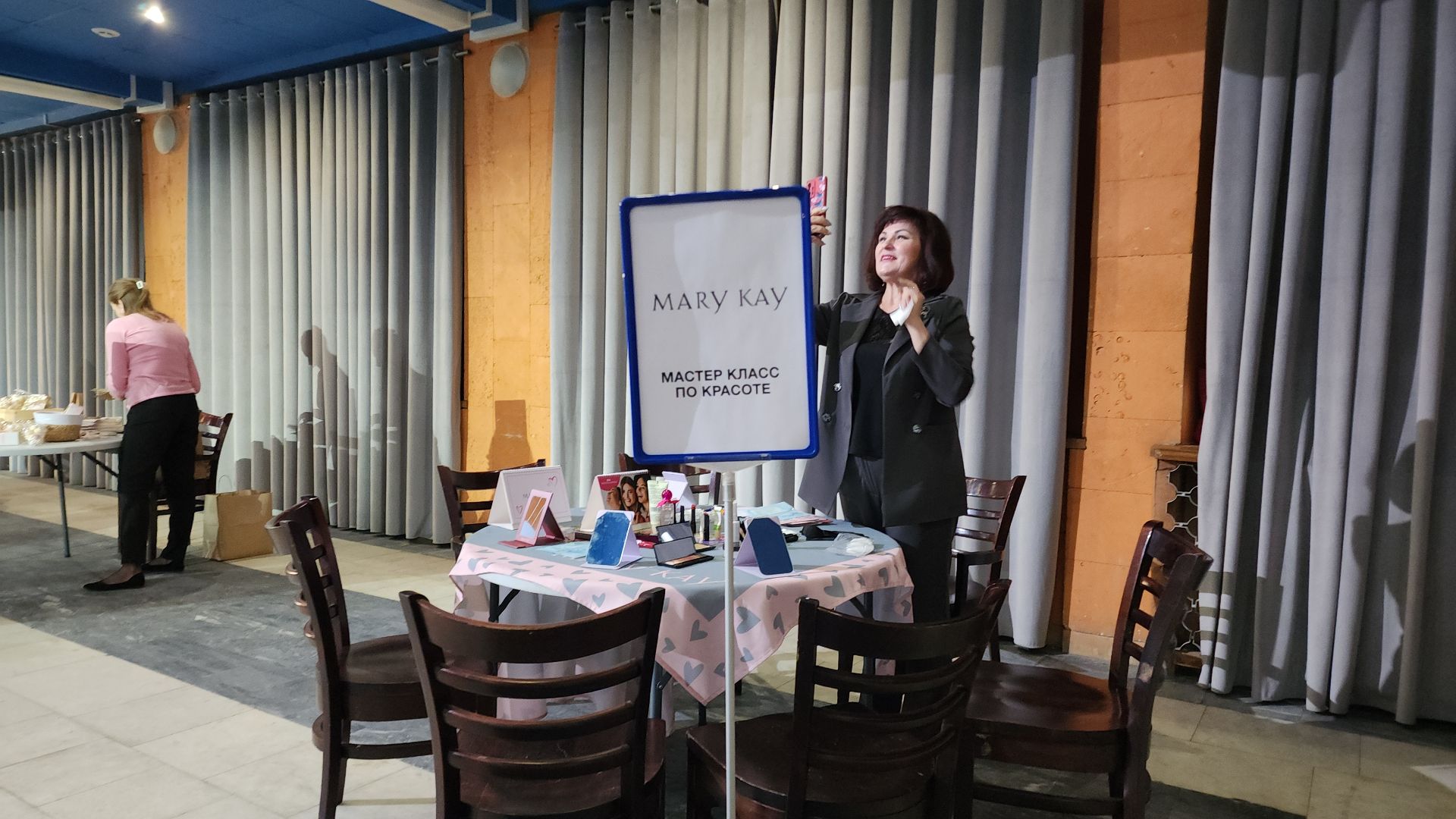 электросталь, мой город, жители города, праздник, 8 марта, концерт, дефиле, дефиле костюмов, депутат, депутат государственной думы, депутаты,