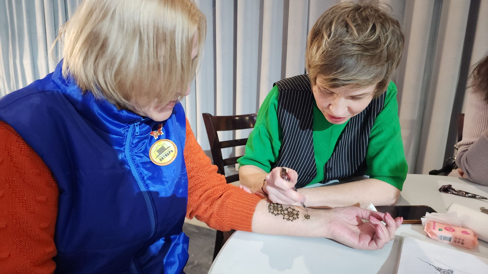 электросталь, мой город, жители города, праздник, 8 марта, концерт, дефиле, дефиле костюмов, депутат, депутат государственной думы, депутаты,