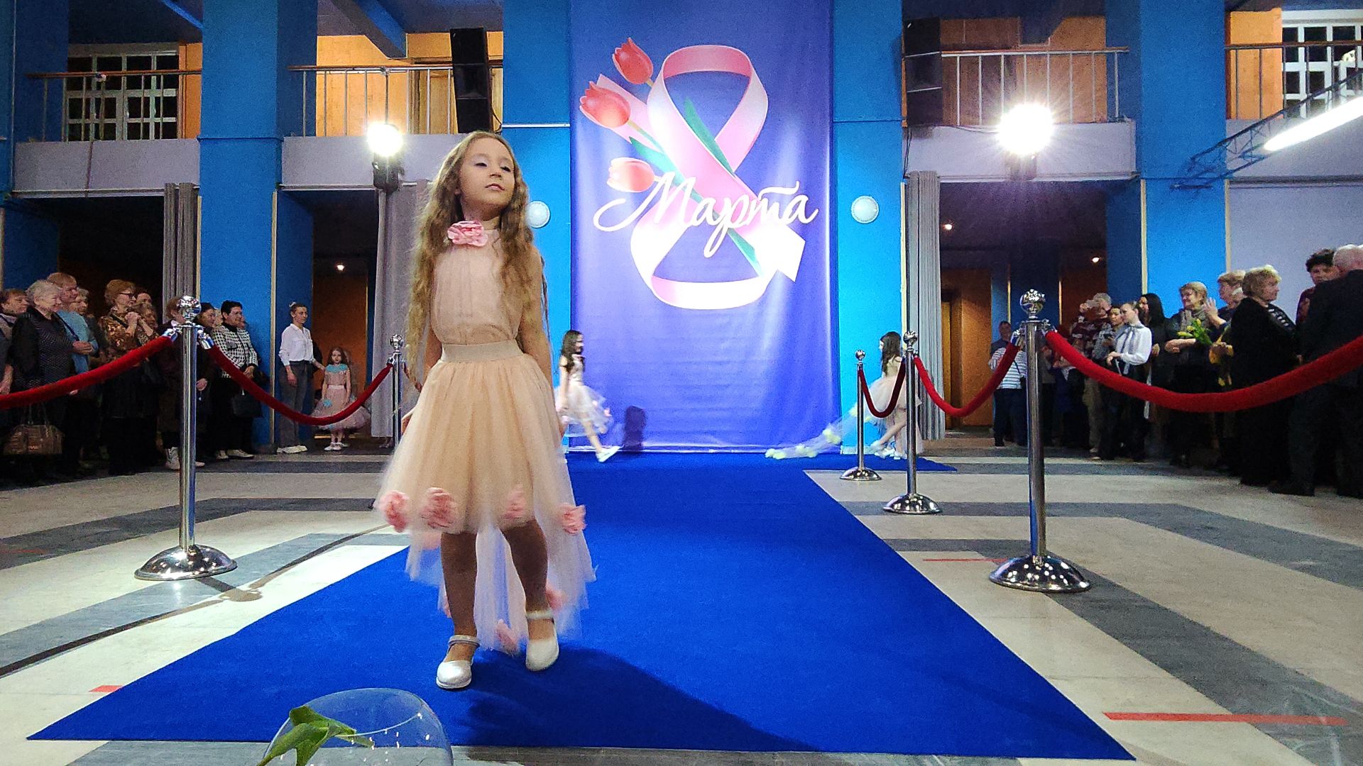 электросталь, мой город, жители города, праздник, 8 марта, концерт, дефиле, дефиле костюмов, депутат, депутат государственной думы, депутаты,