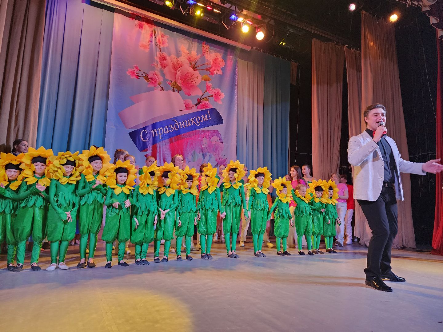 пушкино, концерт, 8 марта, ансамбль, музыка, поздравления,