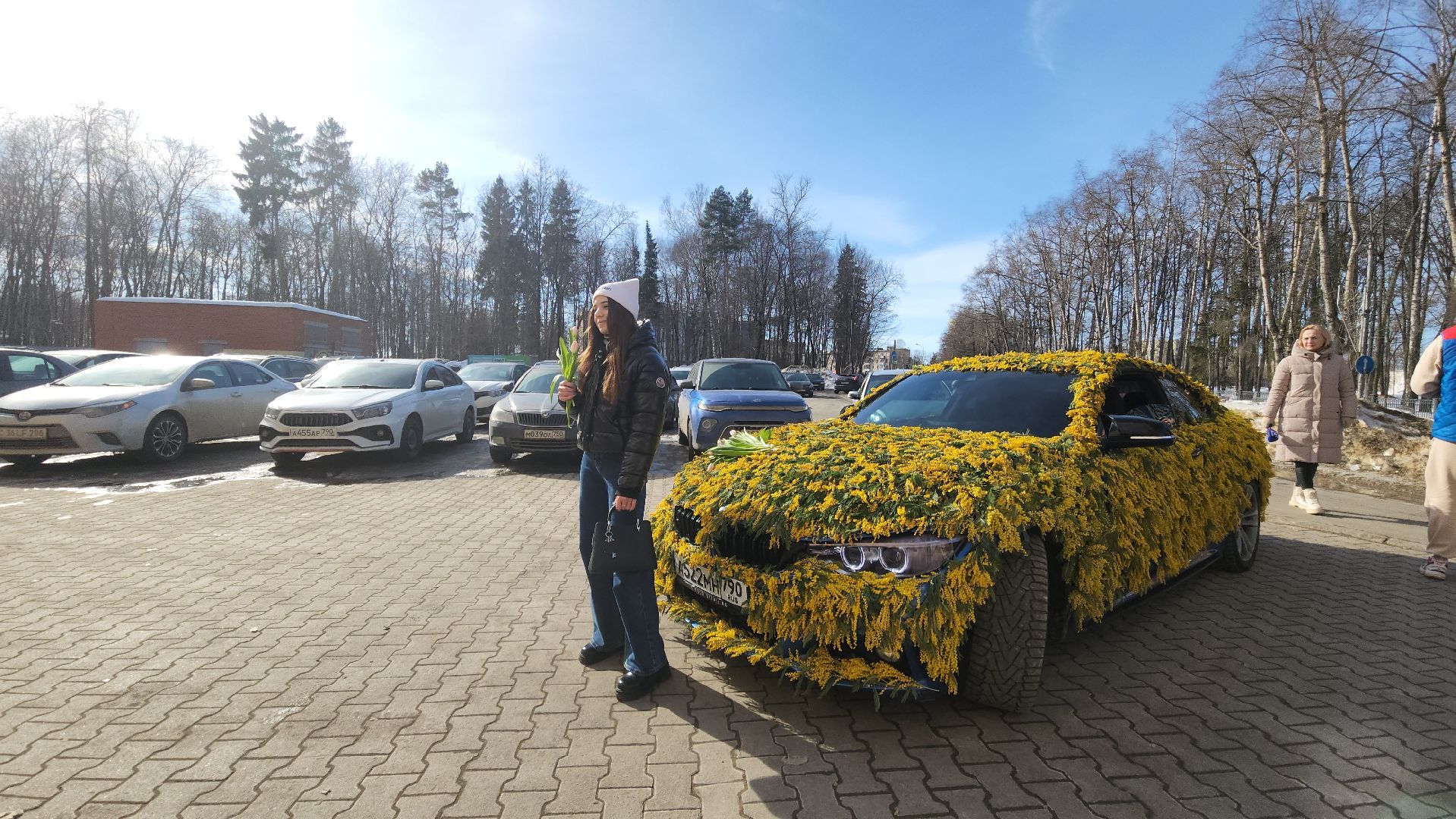 воскресенск, автомобиль, цветы, 8 марта, женщины, праздник,