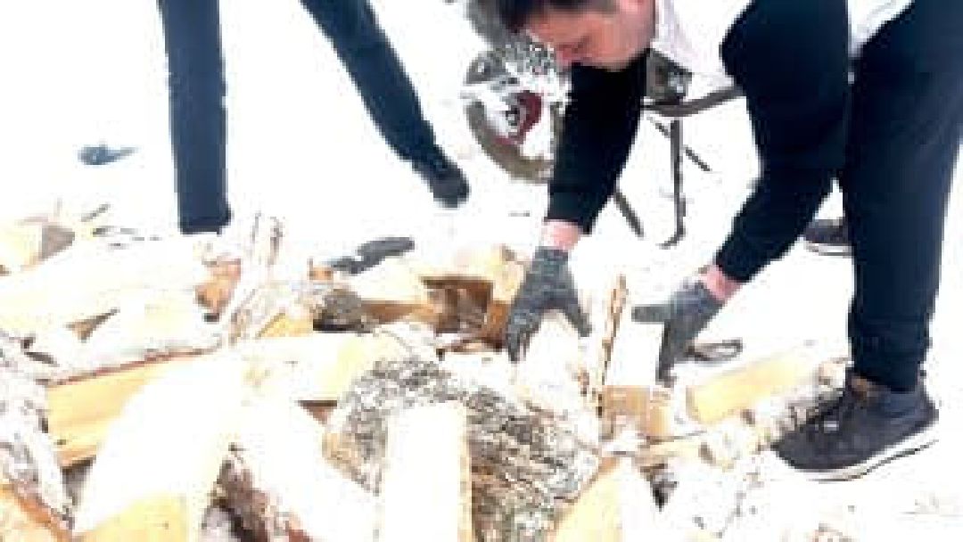 СВО, военнослужащий, дрова, помощь людям,