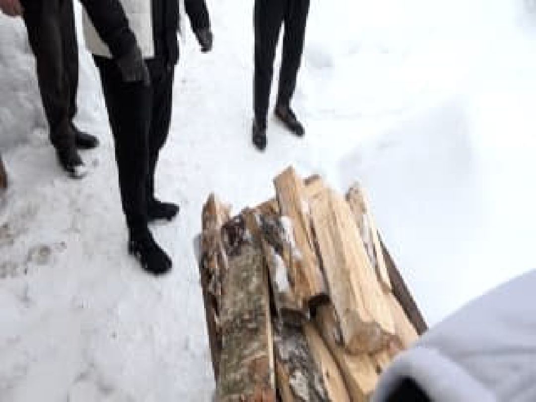 СВО, военнослужащий, дрова, помощь людям,