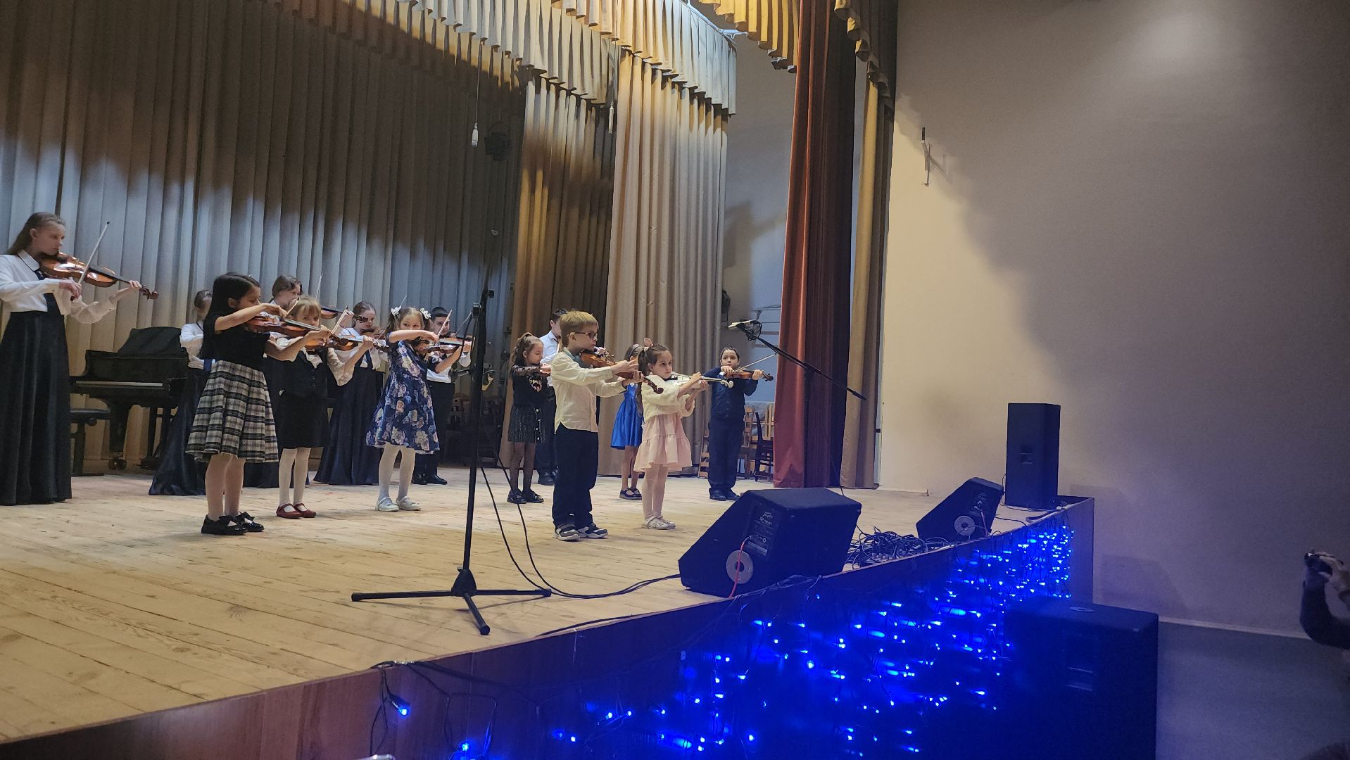 долгопрудный, дши, сценический дебют, первоклашки,