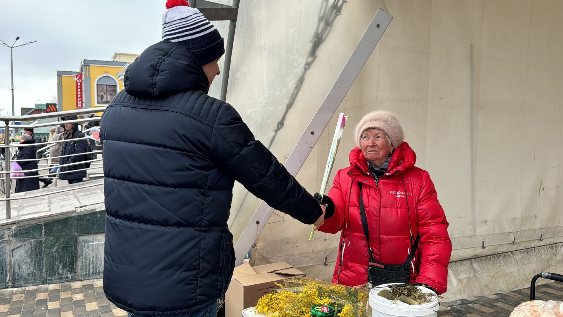 Одинцово, 8 марта, Цветы для дам,