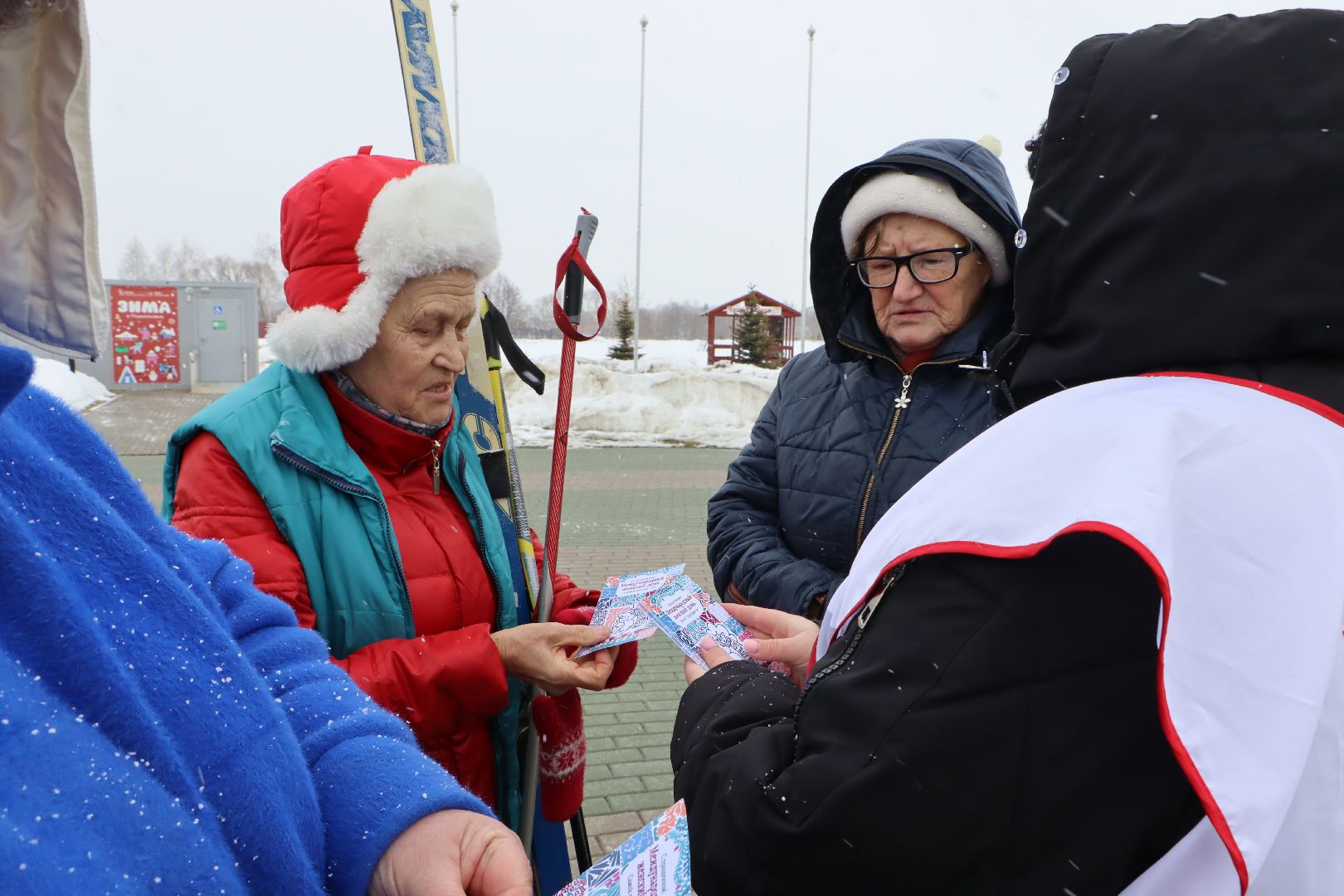 8 марта, парк Серебряный, Серебряыне Пруды, Международный женсий день, Весна цветы и комплименты,