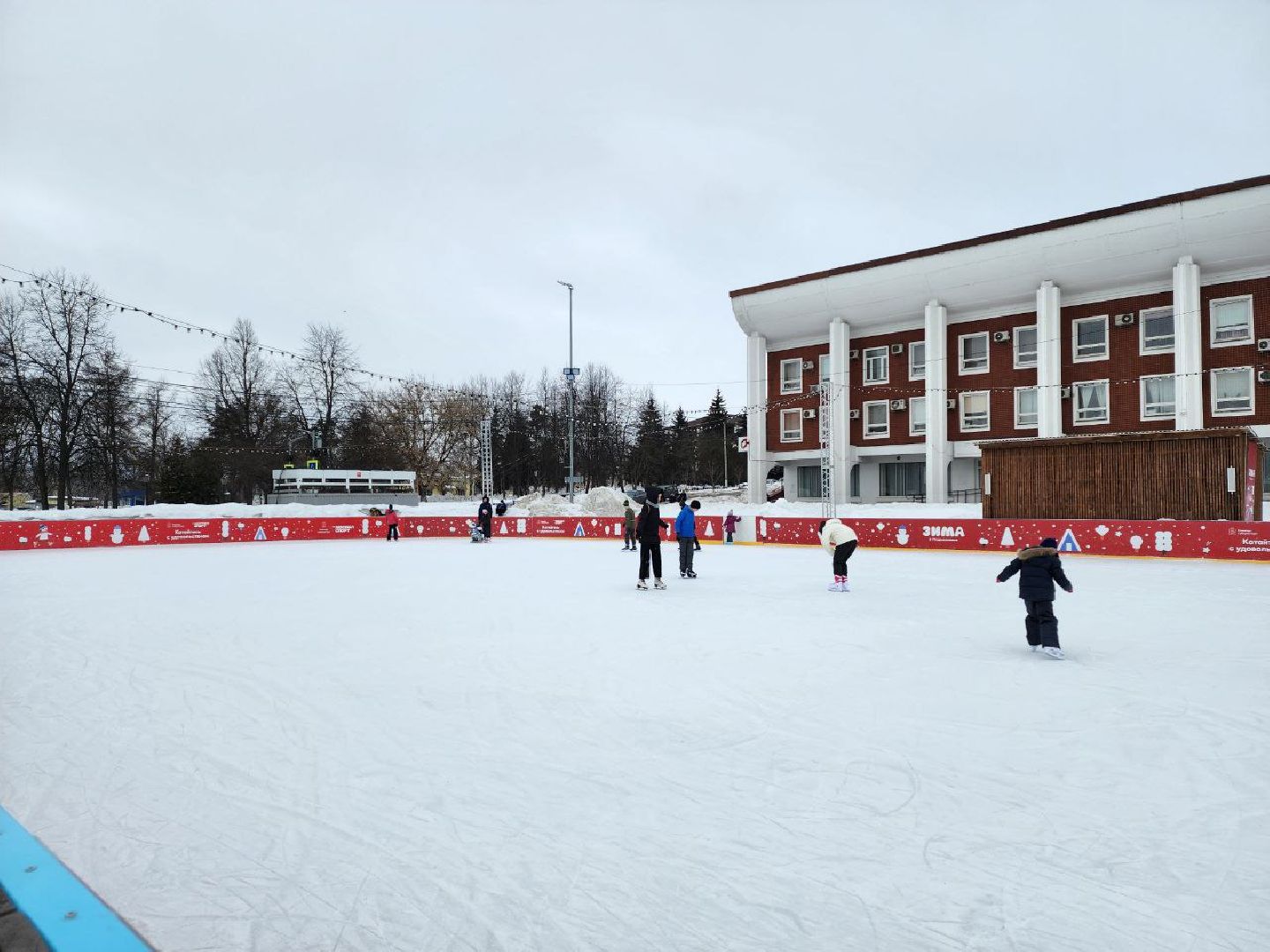 чехов, общество, каток, 8 марта, коньки,
