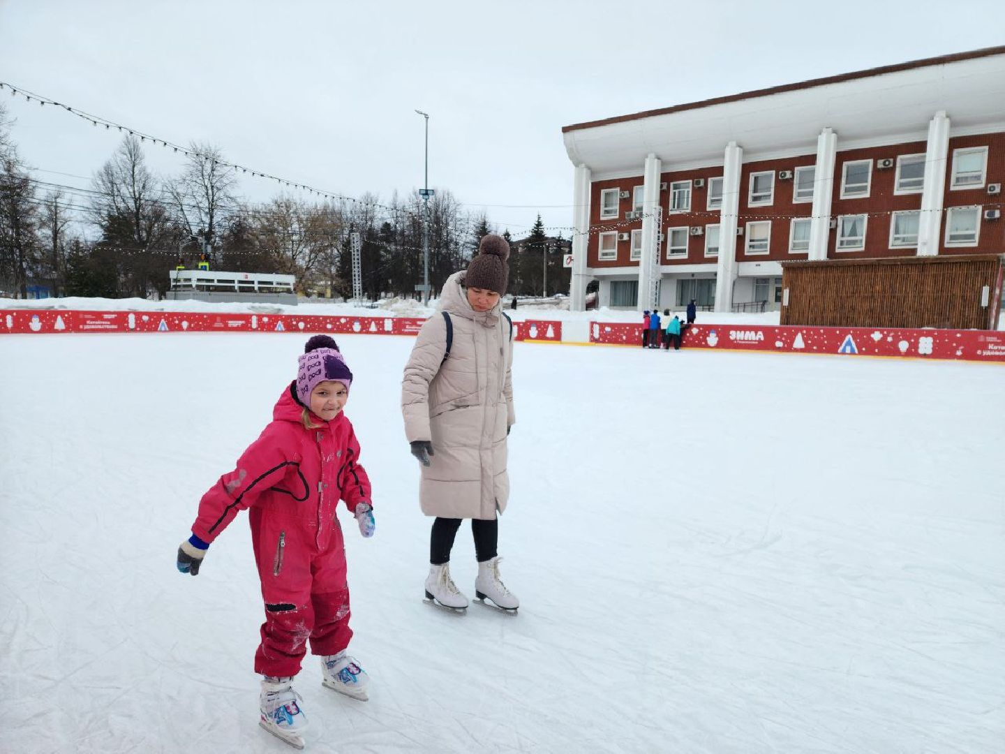 чехов, общество, каток, 8 марта, коньки,