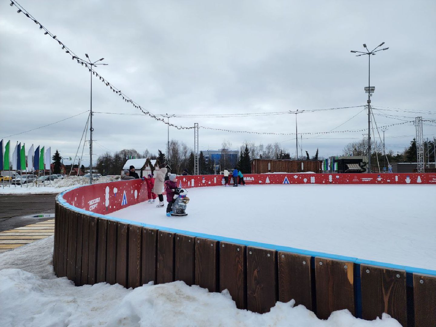 чехов, общество, каток, 8 марта, коньки,