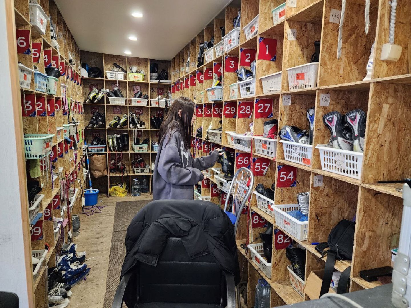 чехов, общество, каток, 8 марта, коньки,