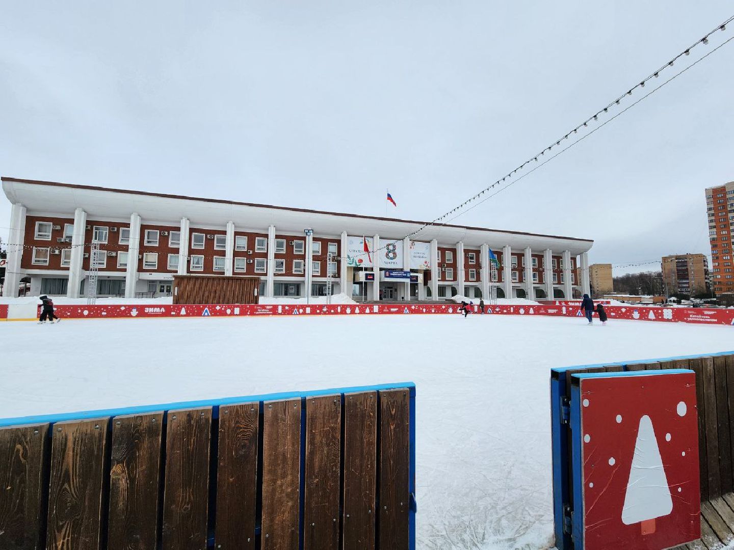 чехов, общество, каток, 8 марта, коньки,