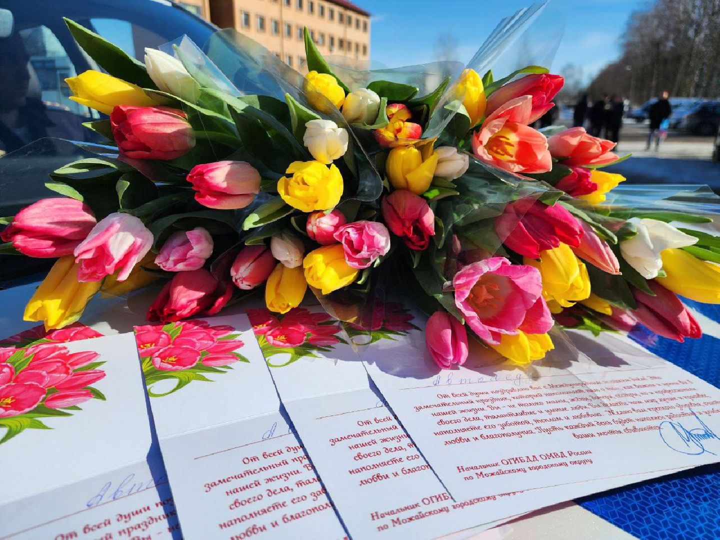можайск, можайский городской округ, подмосковье, гаи, госавтоинспекция, инспекторы, цветочный патруль, акция, международный женский день, 8 марта, поздравления,