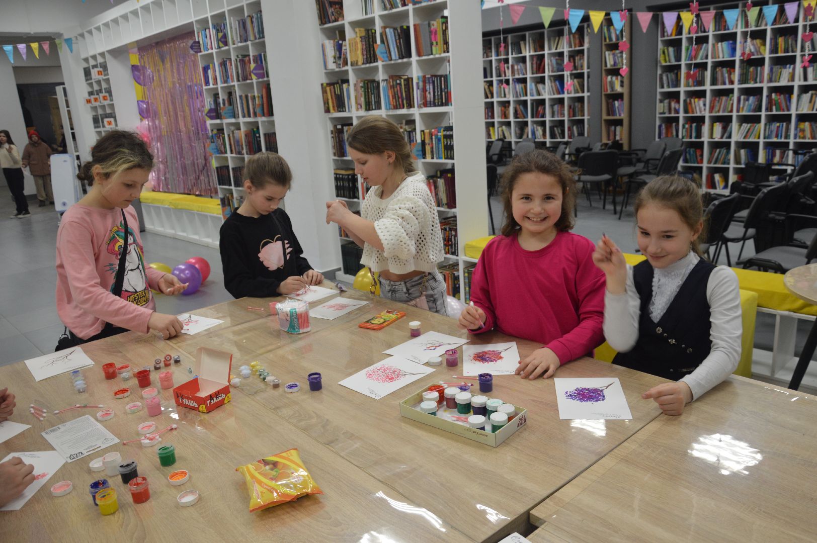 шатура, сакура, пуантилизм, мастер-класс по рисованию, культура, культура подмосковья, городской округ культура, творчество, библиотекарь,