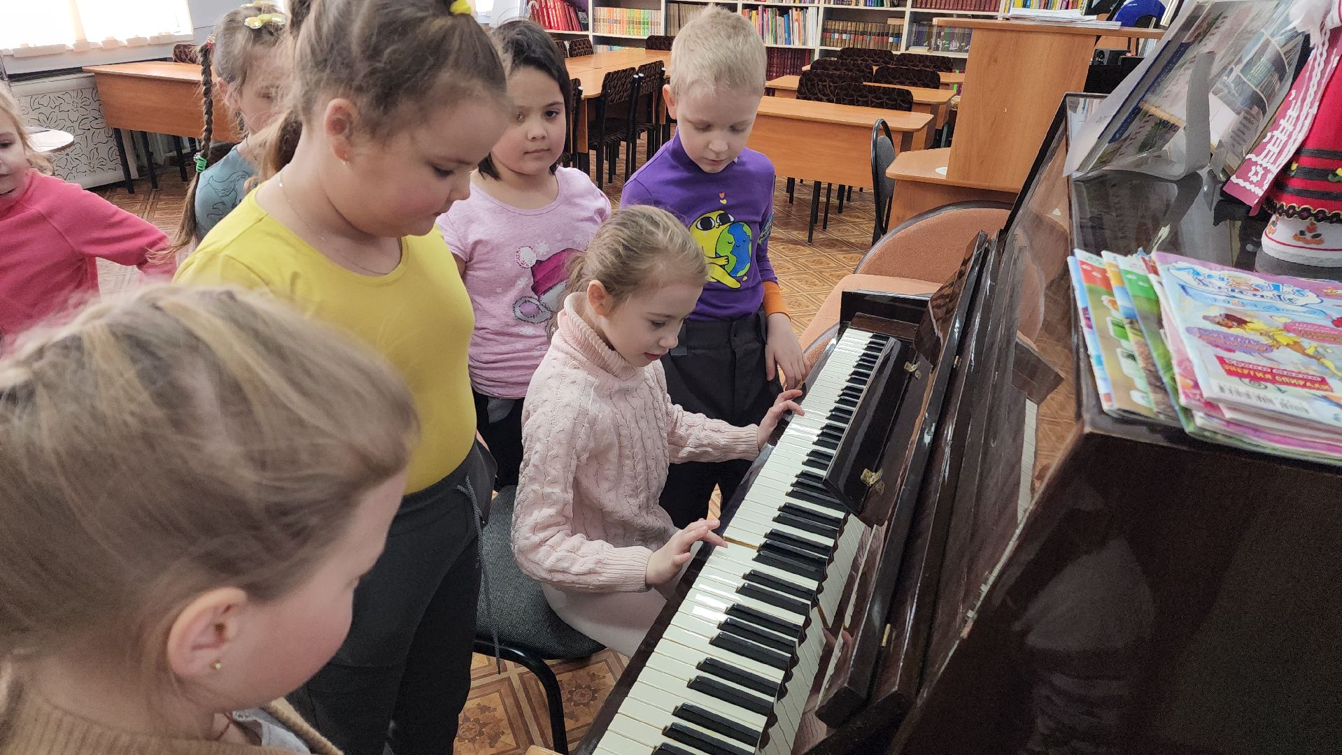 шатура, библиотека, юрий гагарин, первый космонавт, юбилей, культура, культура подмосковья, городской округ культура,игра на рояле,