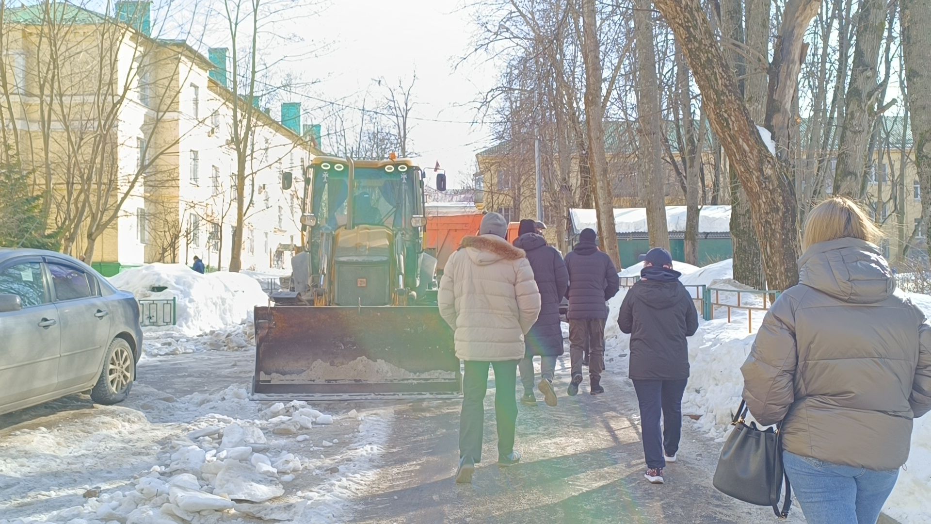 лобня, детская площадка, уборка льда,