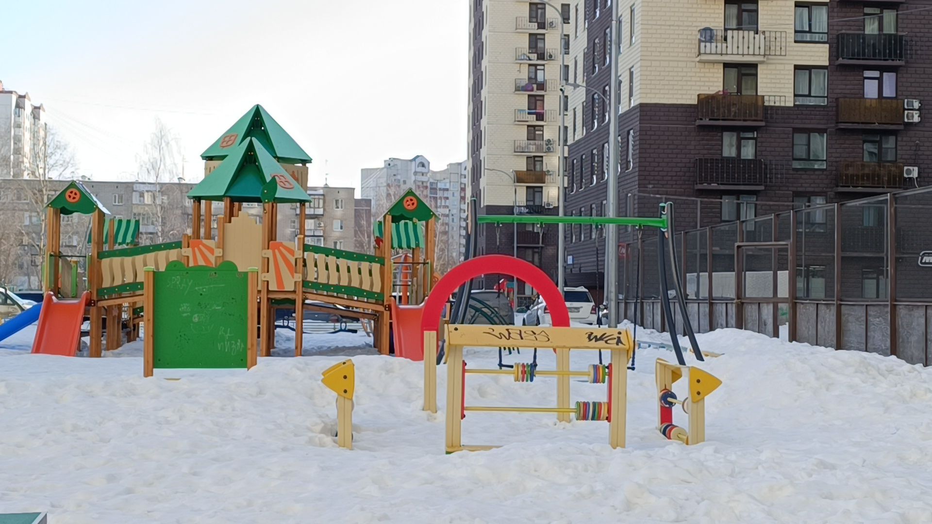 лобня, детская площадка, уборка льда,