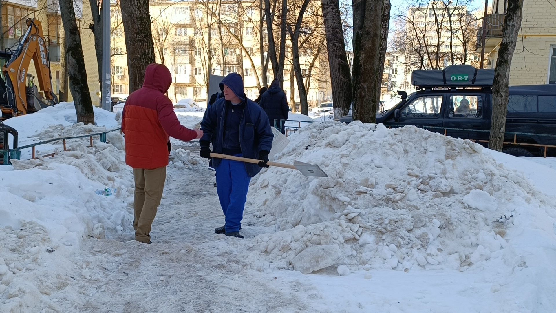 лобня, детская площадка, уборка льда,