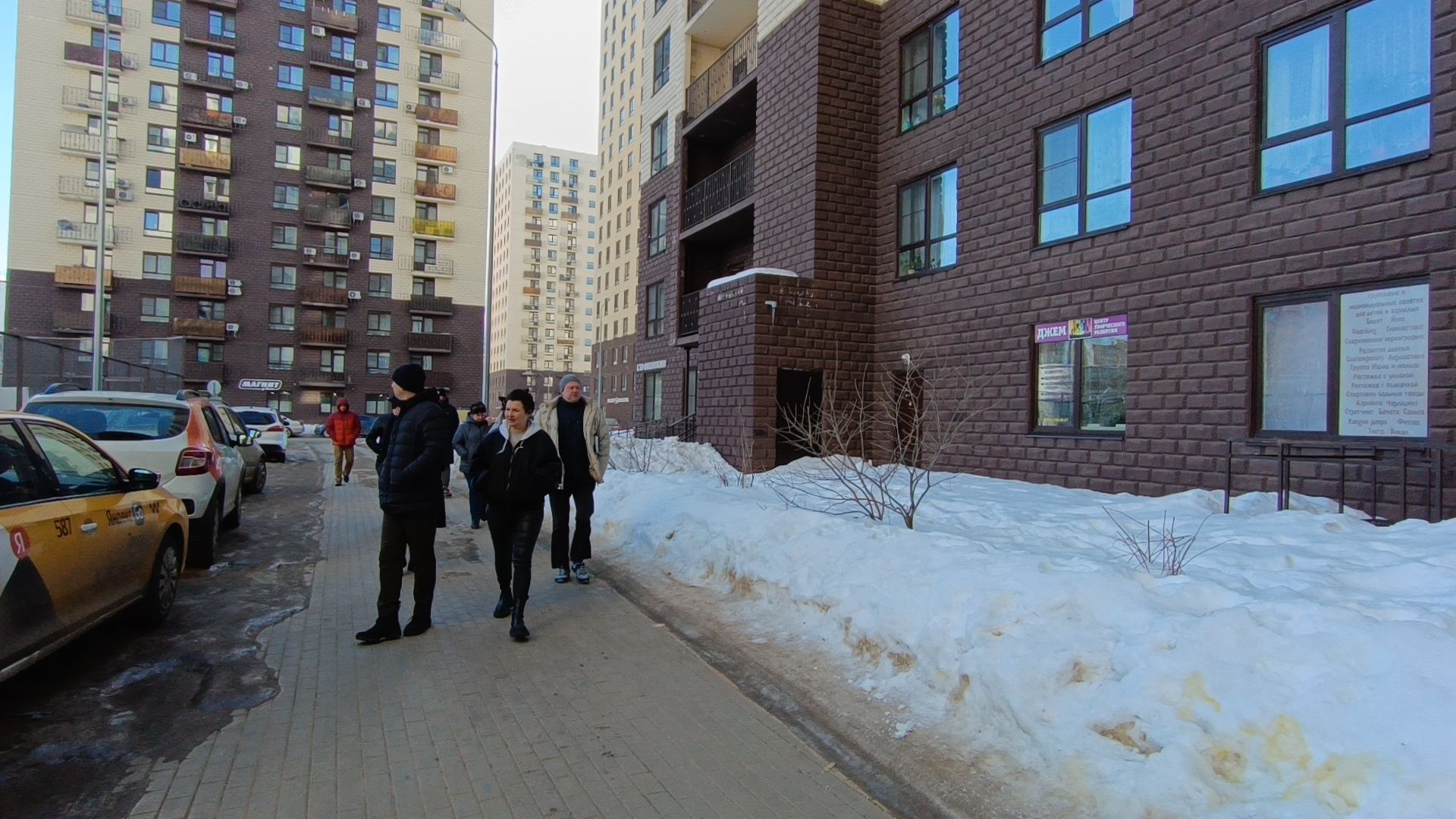 лобня, детская площадка, уборка льда,