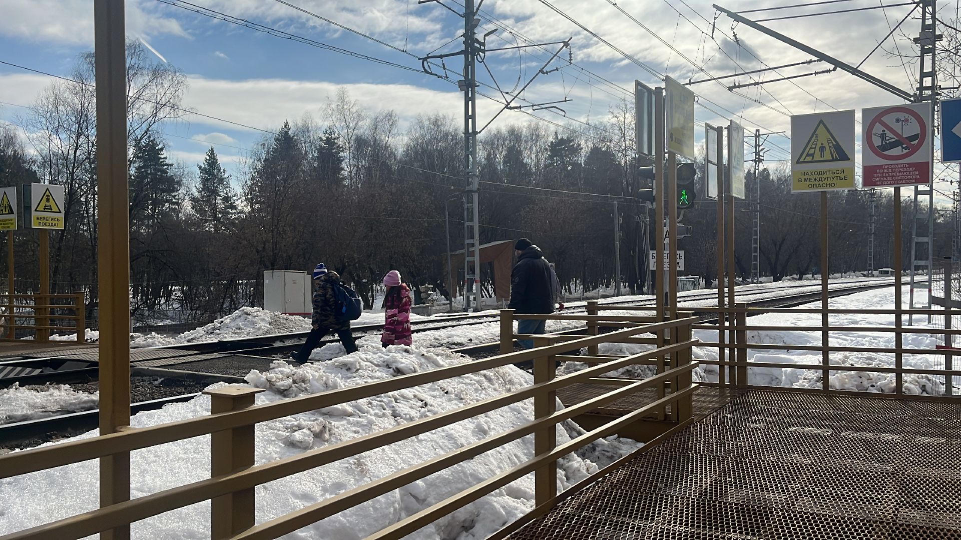 пешеходный переход, пешеходы, переход через пути,