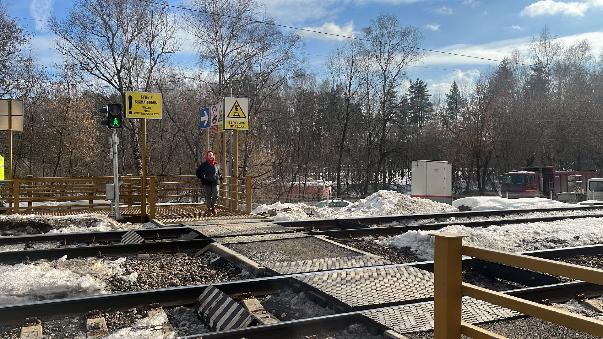 пешеходный переход, пешеходы, переход через пути,