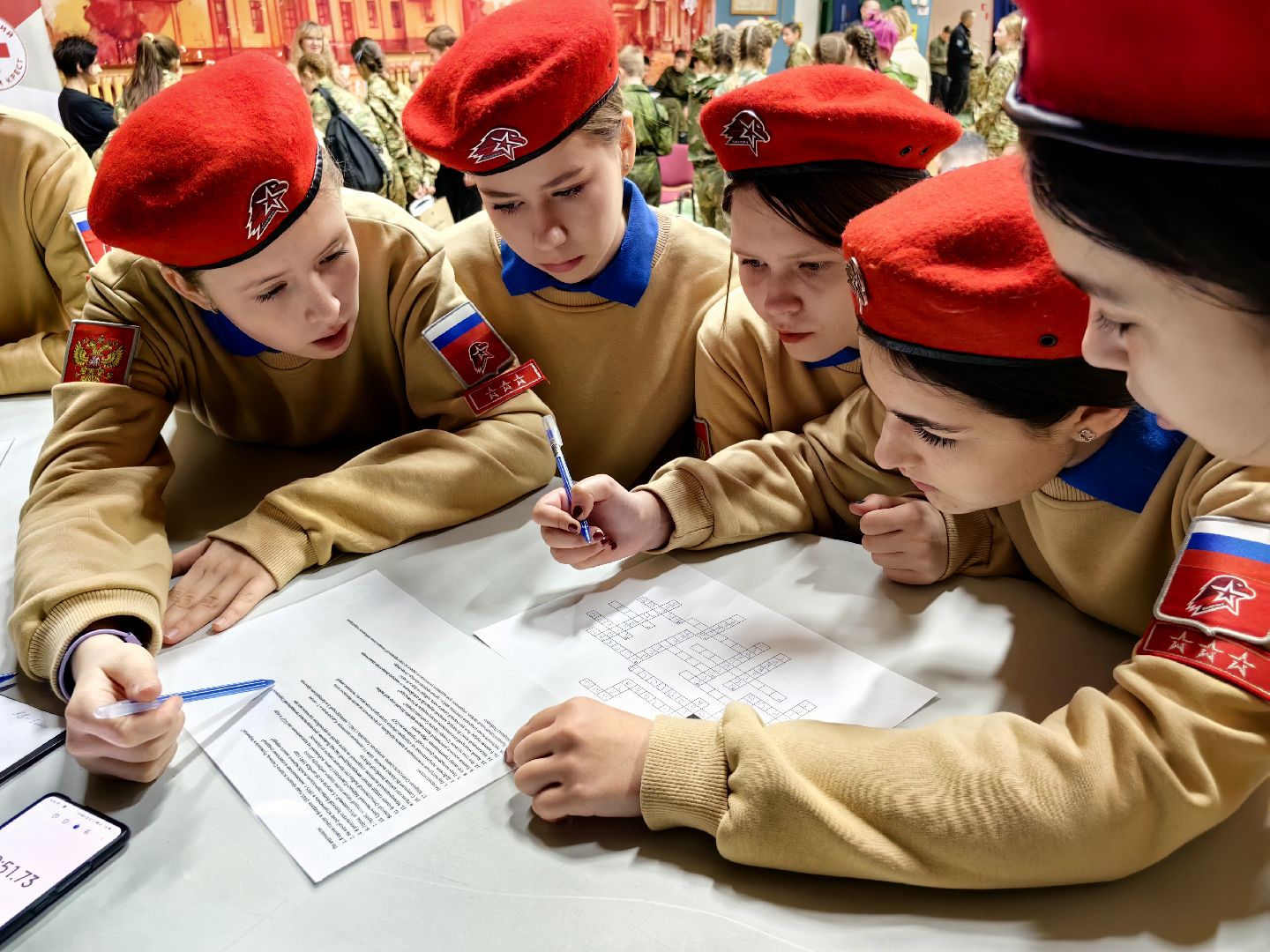 игра, Юнармия, девушки в погонах, автомат Калашникова, первая помощь,