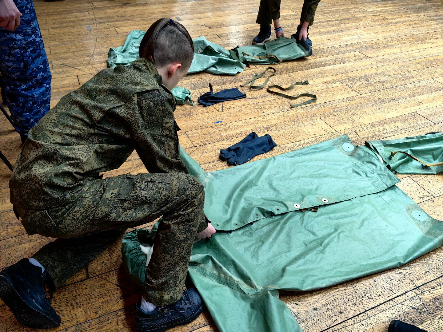 игра, Юнармия, девушки в погонах, автомат Калашникова, первая помощь,