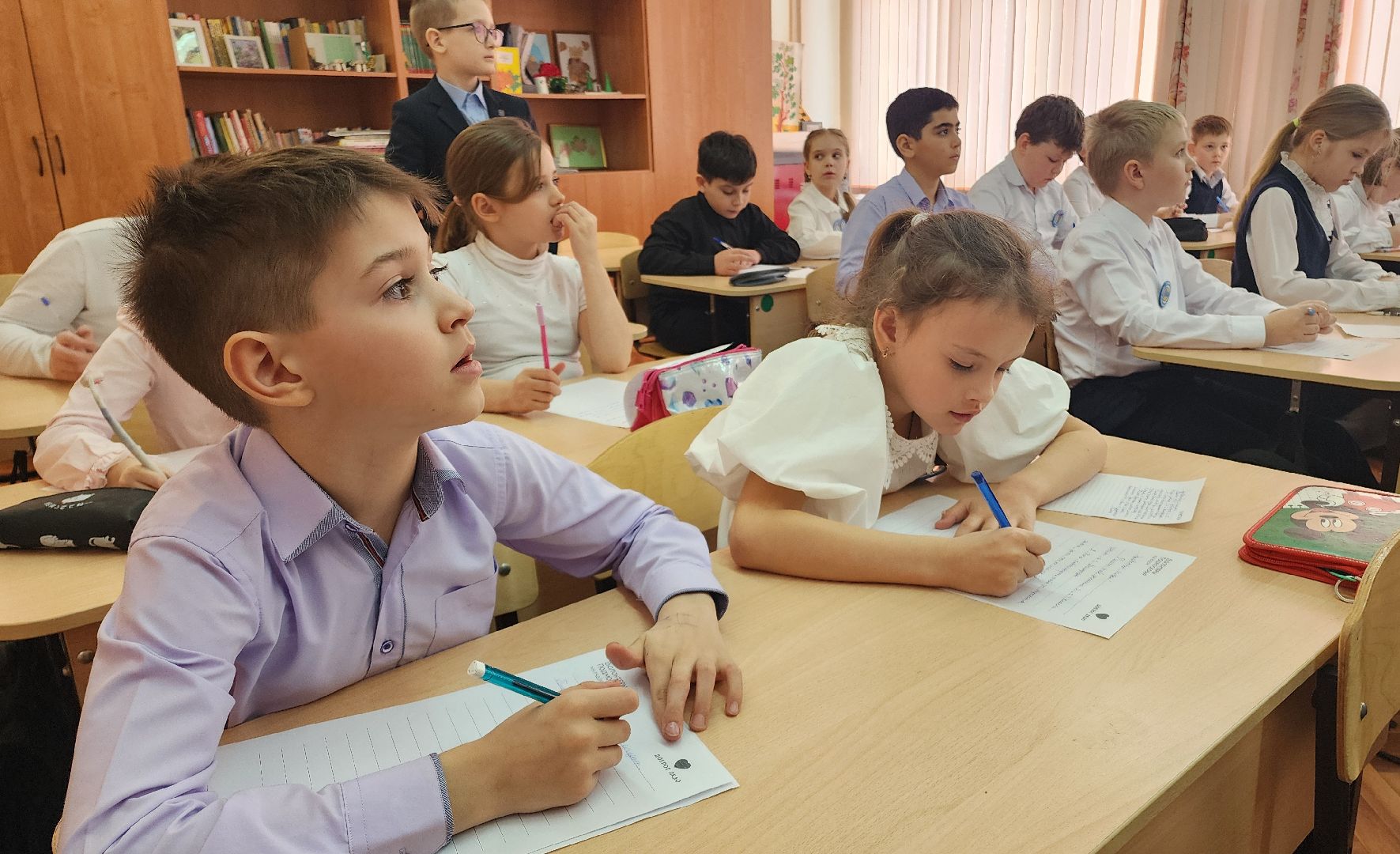 неделя добрых дел, Домодедово, СОШ 7, Подмосковье, письма солдату, СВО, Пряники, Триколор, Российский флаг, маскировочные сети,