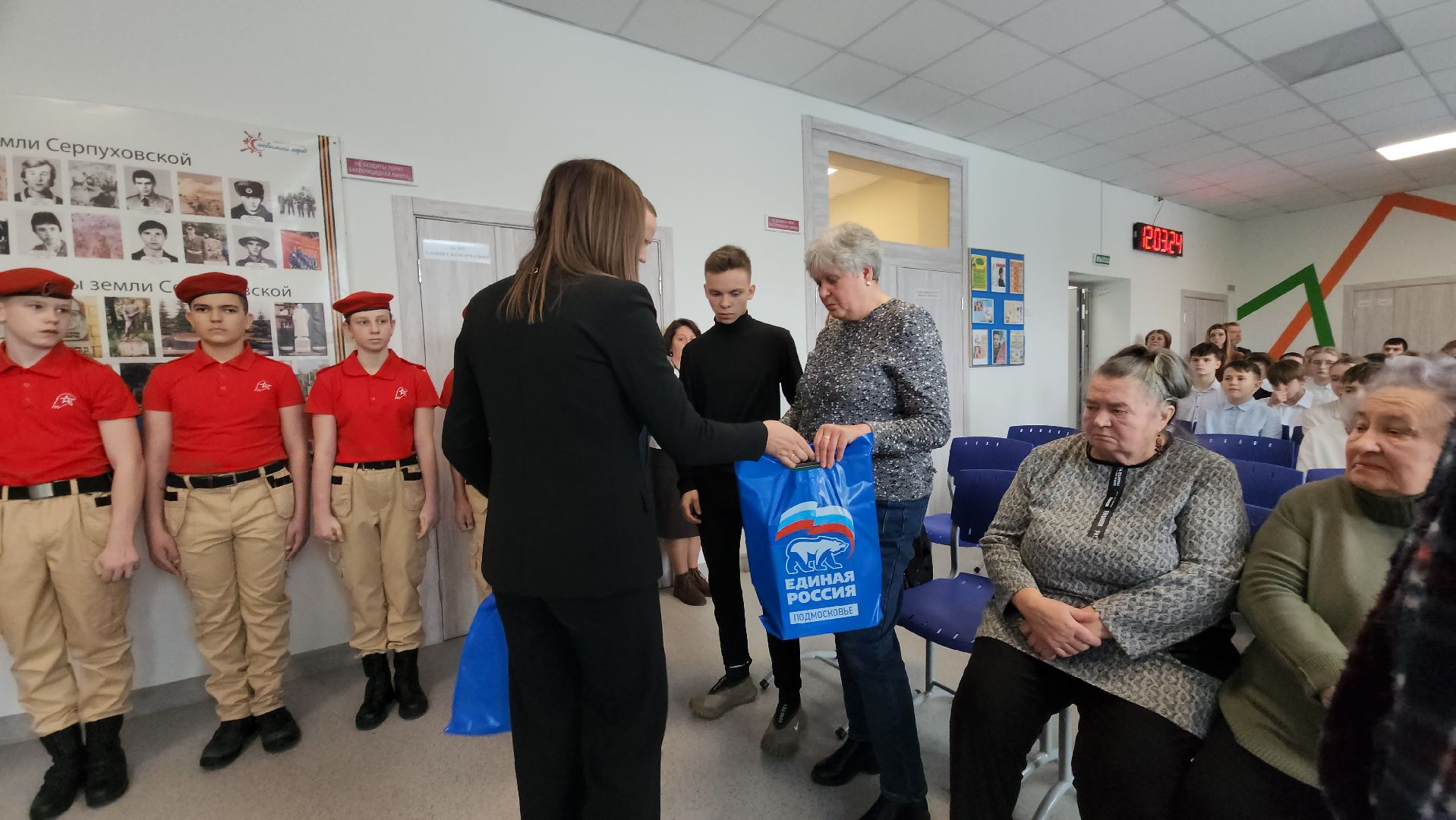 серпухов, подмосковье, парта героя, школа 13, герой сво, специальная операция, специальная военная операция, сво,